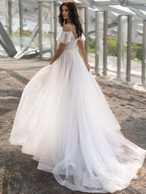 Aurora – Slim Fit Lace Floral Wedding Dress | fashilyx