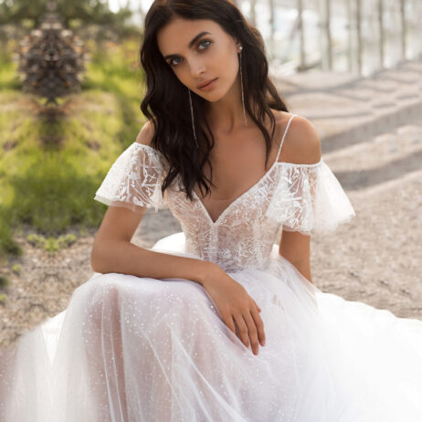 Elizabeth – Slim Fit Lace Floral Wedding Dress | fashilyx