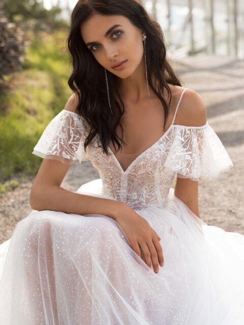 Aurora – Slim Fit Lace Floral Wedding Dress | fashilyx