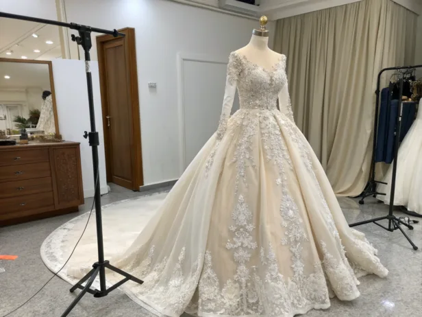 how much is a custom wedding dress fashilyx