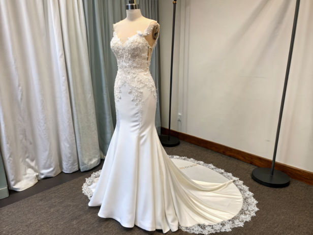 mermaid shape wedding dress
