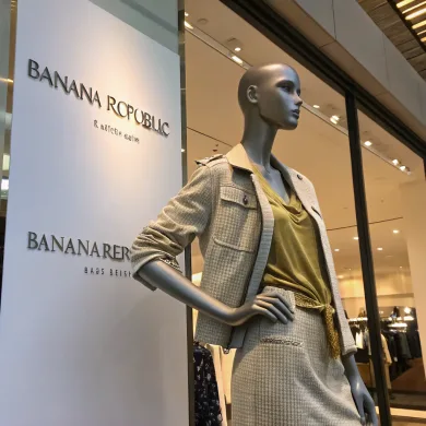 is banana republic fast fashion